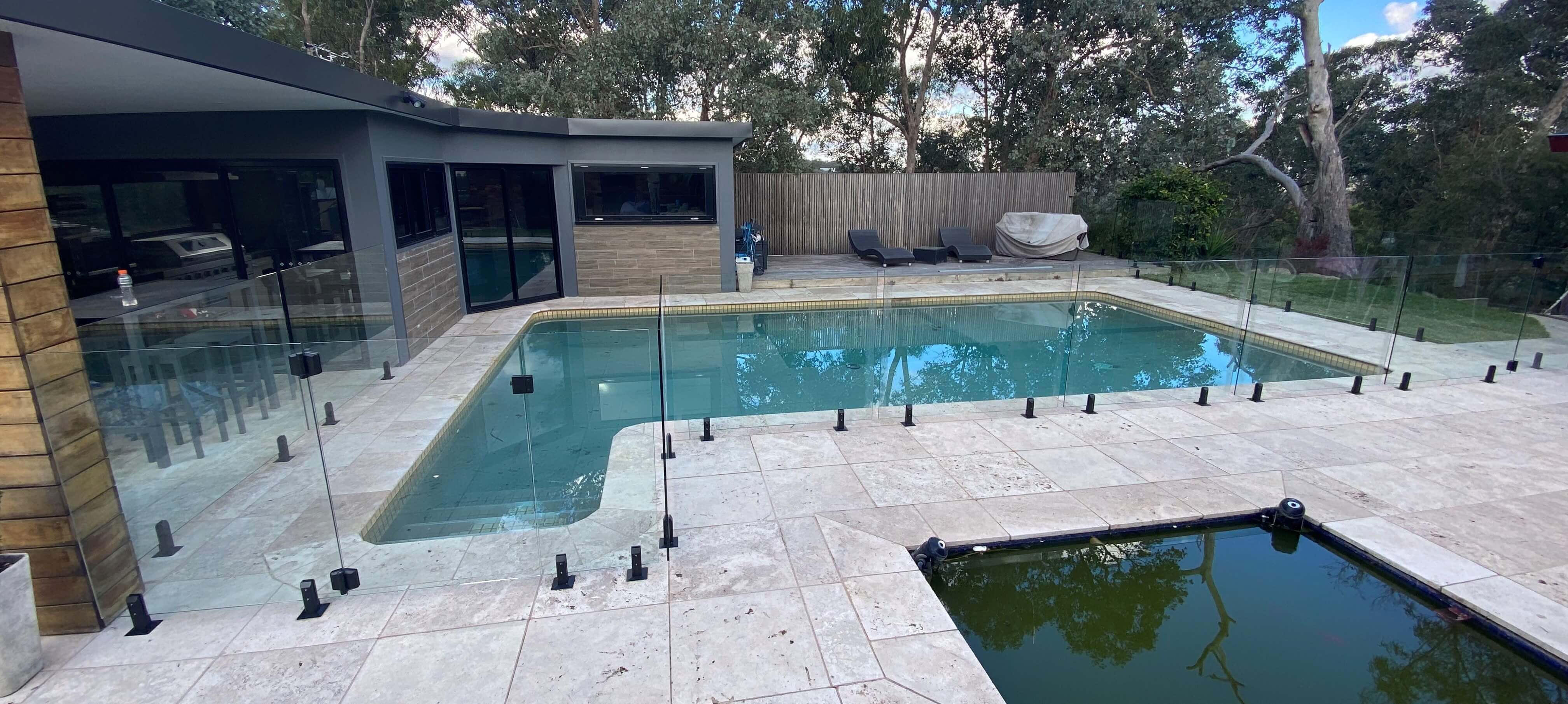 Frameless glass pool surround at a modern home